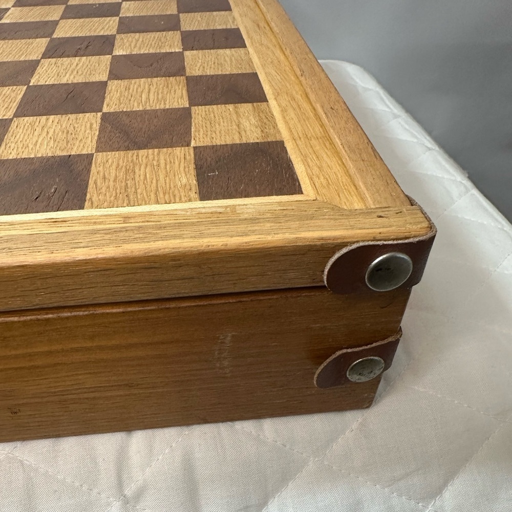 Vintage Marlboro Collector Wooden Backgammon Checkers Cards Poker Chips Wooden - Picture 14 of 15